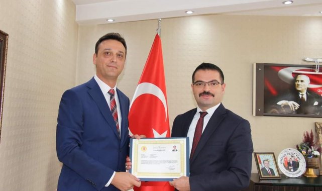 Şuhut'ta gayretli Kaymakamlık personelleri başarı belgesiyle ödüllendirildi