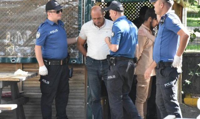 Sürücüsü ihtara uymayan hafif ticari araçtan 8 düzensiz göçmen çıktı