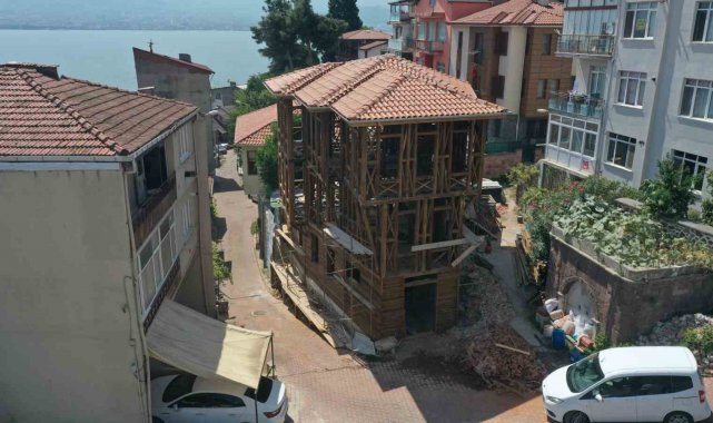 Tarihi konak gün yüzüne çıkıyor