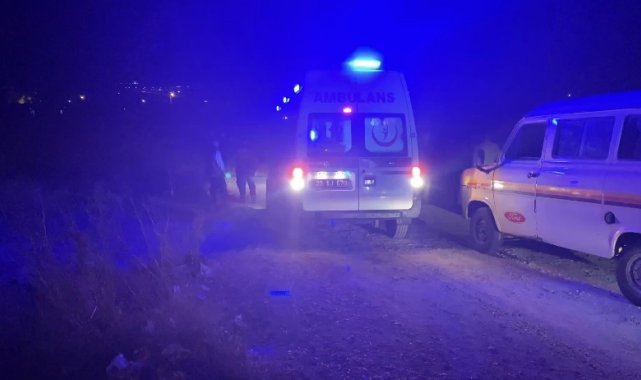 Tarlasından geçen asfaltı söktü: Yoldan geçen otomobilin kaza yapmasına sebep oldu
