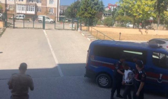 Taşla öldürüp, cesedi koyduğu otomobili ateşe veren şüpheli tutuklandı