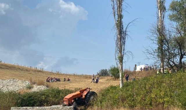 Traktörün altında kalan sürücü öldü, eşi yaralandı