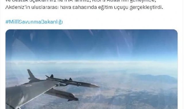 Türk Hava Kuvvetleri'nden Kıbrıs'ın güneyinde, Akdeniz'de eğitim uçuşu