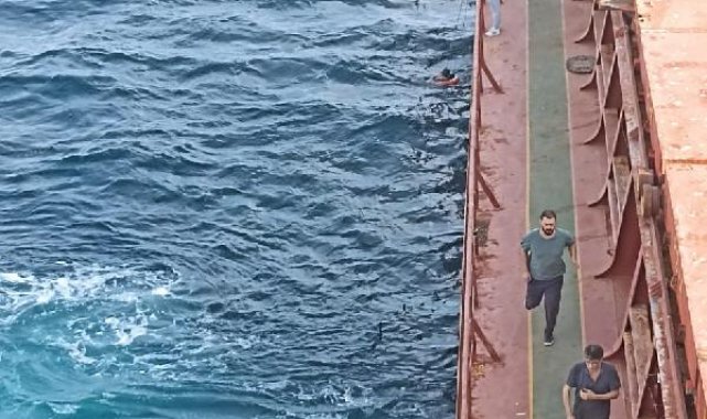 Türkeli açıklarında, seyir halindeki gemiden denize düşen 2'inci kaptan 20 saat sonra kurtarıldı