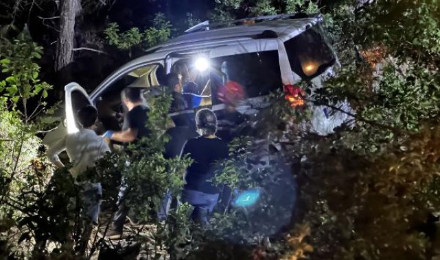 Uçuruma yuvarlanan araçta boğazı kesilmiş, cesedi bulundu