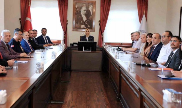 Üniversitelerin açılış hazırlıkları gündemiyle toplantı gerçekleştirildi