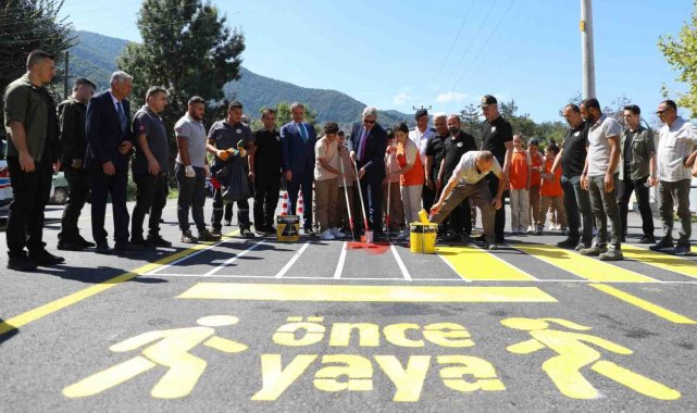 Vali Aslan öğrencilerle boya yaptı