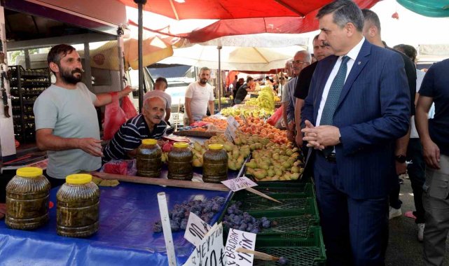 Vali Çiftçi Salı Pazarında