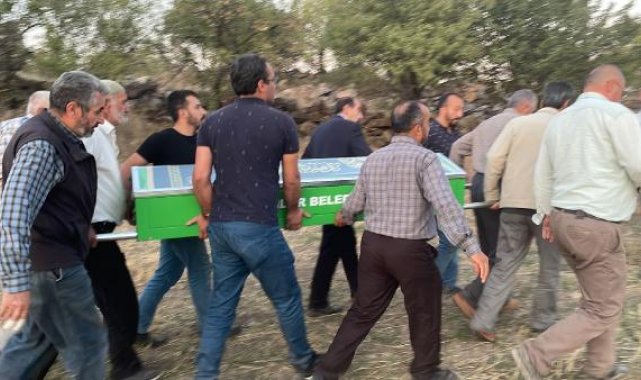 Yaktığı anızda alevlerin arasına düşüp öldü