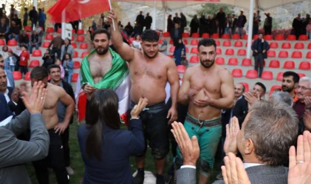 100'üncü Cumhuriyet Karakucak Güreşleri'nin başpehlivanı Fatih Yaşarlı oldu