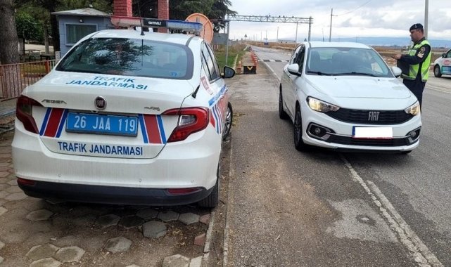15 binin üzerinde aracı denetleyen jandarma ekipleri 985 bin TL ceza yazdı