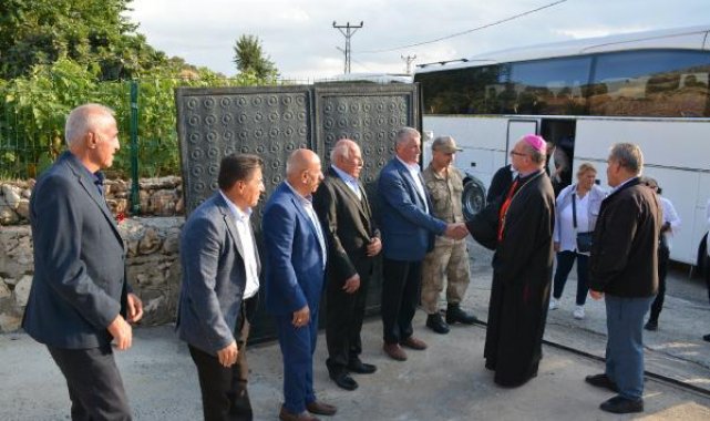 30 yıl sonra memleketlerine dönüp, ayin yaptılar