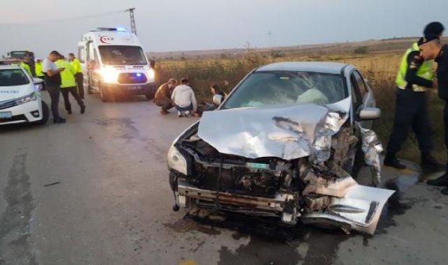 'Dur' ihtarına uymayan aracı takip eden ekip otosu, traktörle çarpıştı, 2 polis yaralandı
