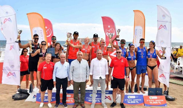 'Pro Beach Tour Plaj Voleybolu Mersin Etabı' sona erdi