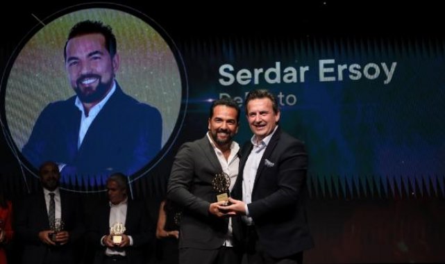 'Satışta Liderlik' ödülünün sahibi DeFacto'dan Serdar Ersoy oldu