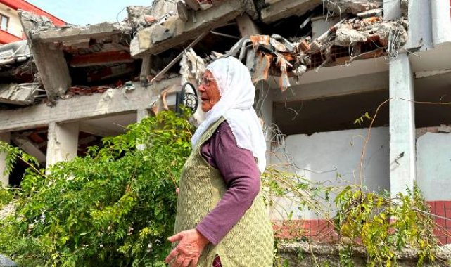 4 yıl sonra ameliyatla gözleri açılan kadın: Malatya'da enkazları görünce içim parçalandı