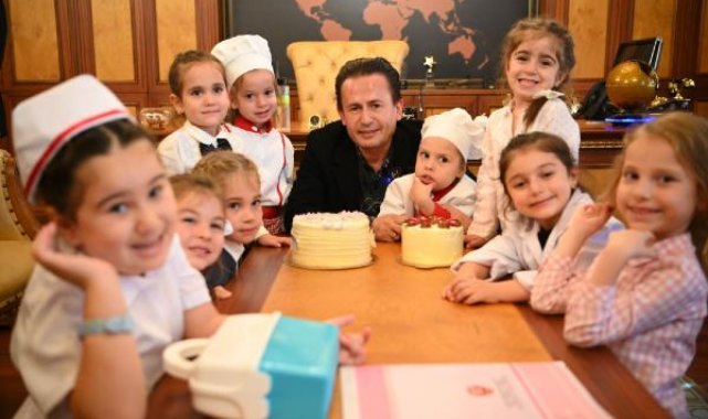 9 kız çocuğu Tuzla Belediye Başkanı Yazıcı'yı ziyaret etti