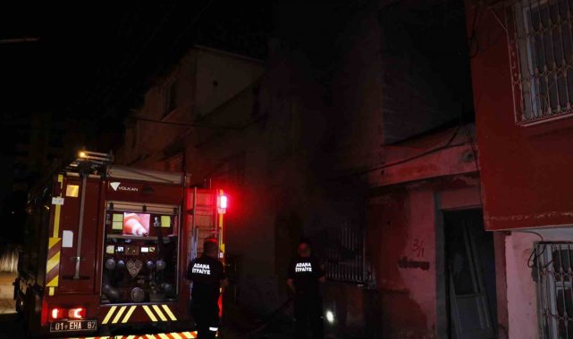 Adana'da kundaklanan müstakil ev kullanılamaz hale geldi