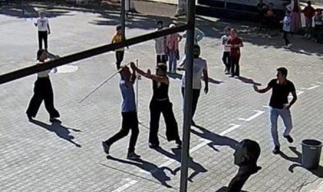 Adana'da öğretmenlere yumruklu saldırı kamerada