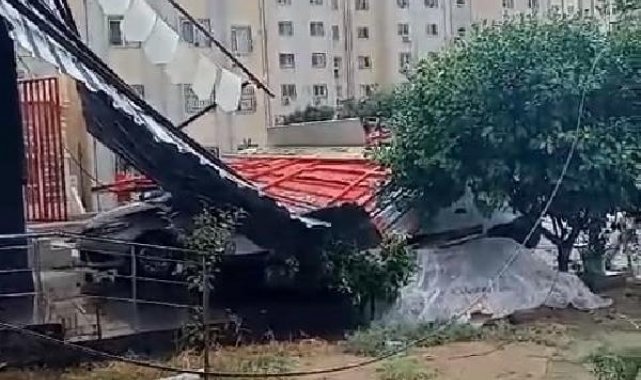 Adana'da sağanak ve fırtına hayatı olumsuz etkiledi