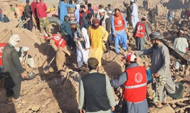 Afganistan'da 6.4 büyüklüğünde deprem