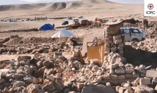Afganistan'da deprem sonrası yıkım böyle görüntülendi