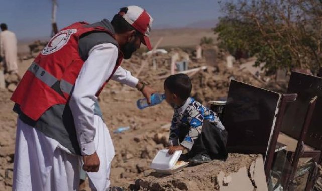 Afganistan'daki depremde can kaybı 2 bin 500'e yükseldi
