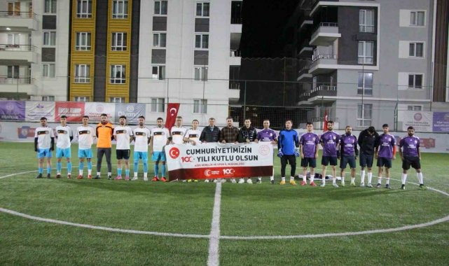 Ağrı'da 100. Yıl Futbol Turnuvasının Şampiyonu Çanakkale Spor Oldu