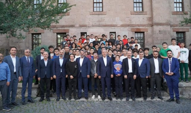 Akar; Talas Gençlik Merkezi'nde Öğrencilerle Buluştu