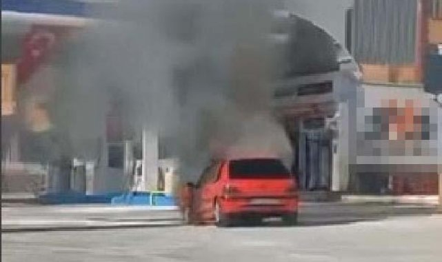 Akaryakıt istasyonundaki otomobil alev aldı; o anlar kamerada