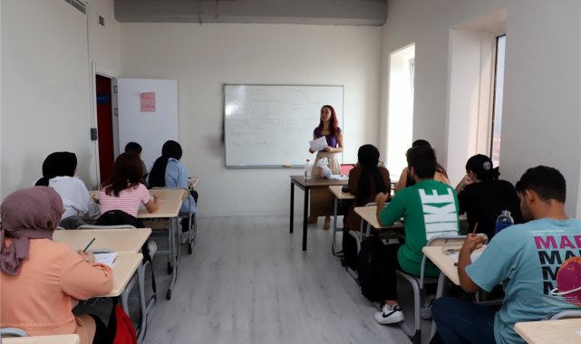 Akdeniz Belediyesi Etüt Merkezinde eğitim gören 127 öğrenci üniversitelerin çeşitli bölümlerine yerleşti