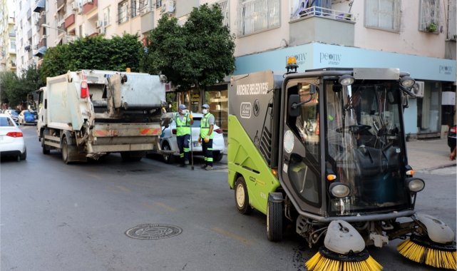 Akdeniz'de sokaklar temizleniyor