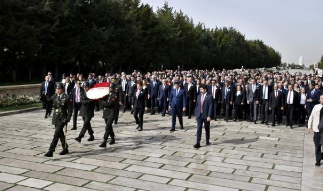 Akşener, Anıtkabir'i ziyaret etti