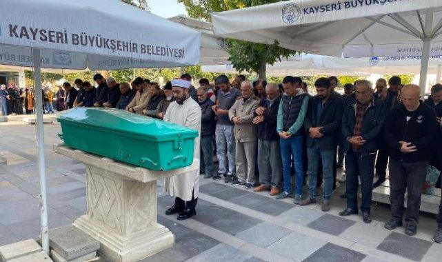 Akülü sandalyesiyle kamyonun altında kalan Kemal, son yolculuğuna uğurlandı
