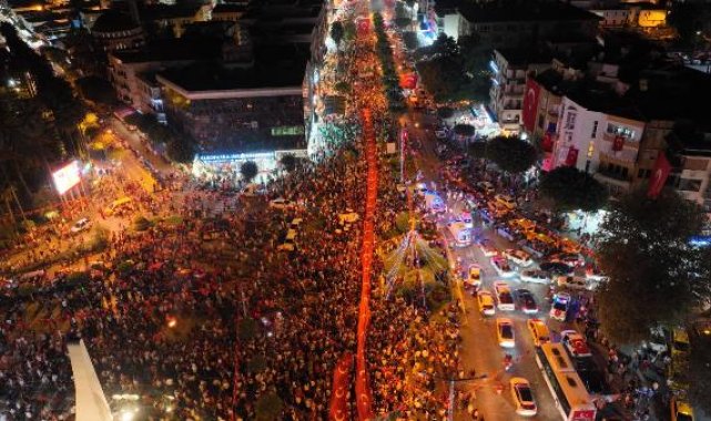 Alanya'da 100'üncü yıl kutlamalarında Funda Arar rüzgarı