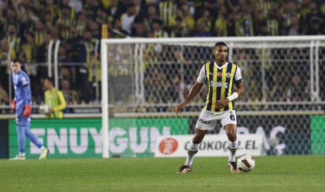 Alexander Djiku'nun sağ ayak kemiğinde ayrılmamış kırık tespit edildi