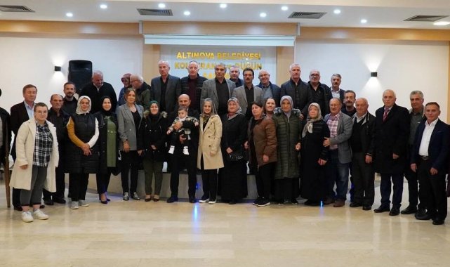 Altınova'da muhtarlar yemekte buluştu