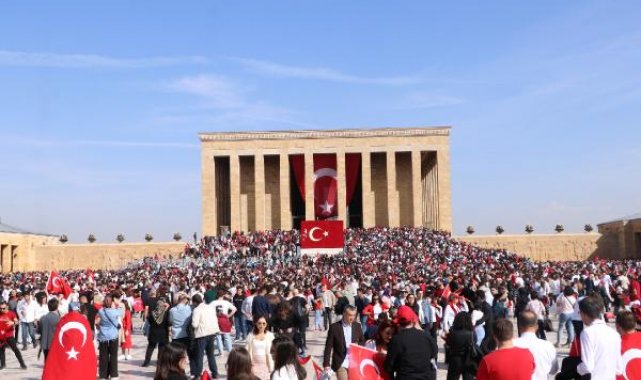 Anıtkabir'de 100'üncü yıl coşkusu
