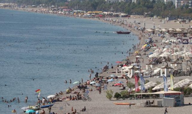 Antalya'da ekimin son haftasında deniz keyfi