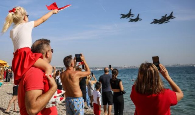Antalya'da F-16'lardan 100'üncü yıl gösterisi