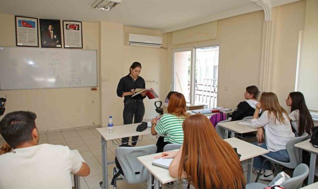 Antalya'da gençler üniversiteye büyükşehirle hazırlanıyor