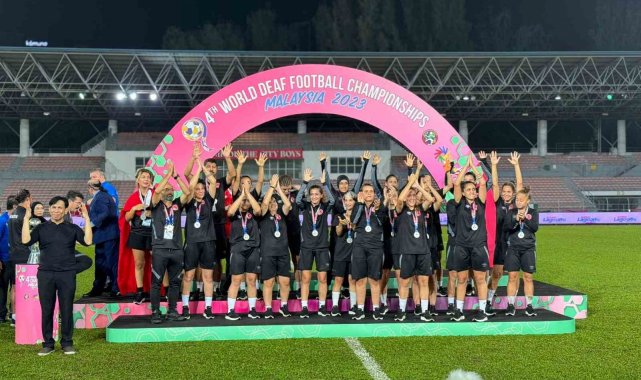 Aralarında Muğlalıların da bulunduğu 'İşitme Engelliler Kadın Futbol Milli Takımı' dünya ikincisi oldu
