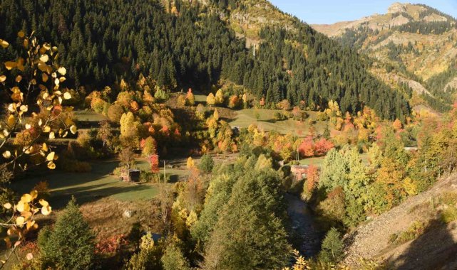 Artvin'de foto-jeep safari ile sonbahar görüntülendi
