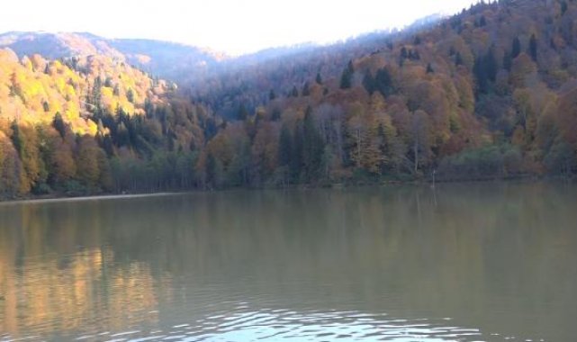 Artvin'deki iki ayrı Karagöl'de, iki farklı mevsim