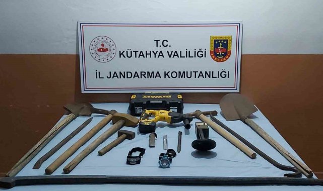 Aslanapa'da izinsiz kazı yapan 4 kişi suçüstü yakalandı