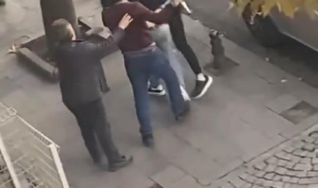 Ataşehir'de bıçaklı alacak verecek kavgası kamerada