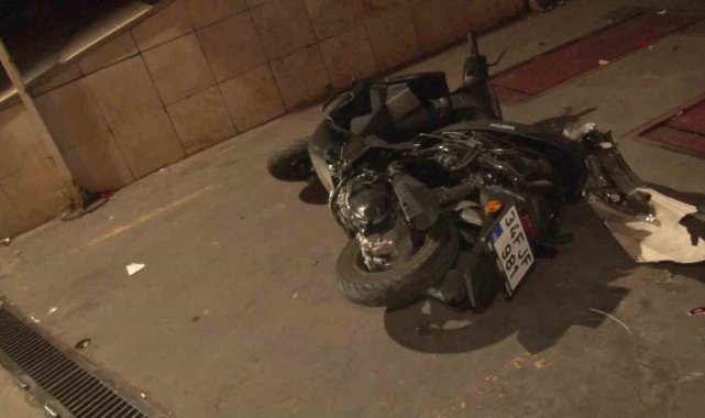 Ataşehir'de motosiklet ile minibüs çarpıştı: 1 yaralı