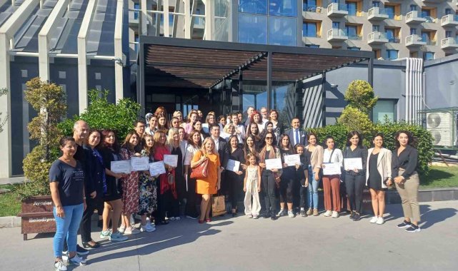 Avcılar'da "Üreten Eller" projesine katılan 35 kadın sertifikasını aldı