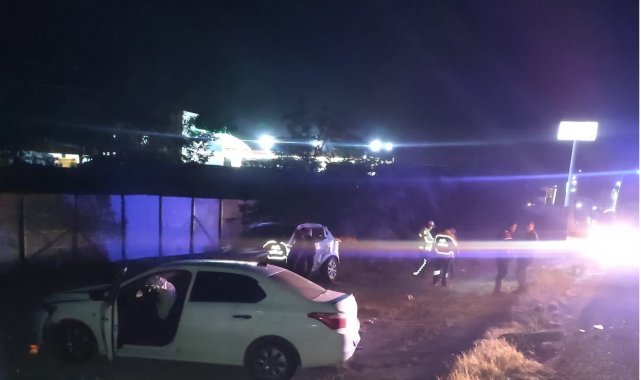 Aynı yönde seyir halindeki 2 araç çarpıştı: 3 yaralı