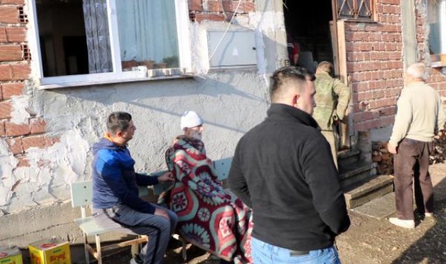 Babasını yangından kurtarırken yüzü ve saçları yandı